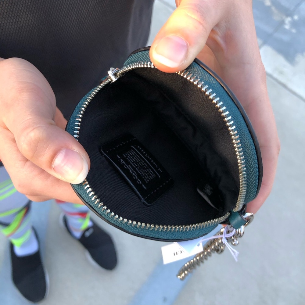 🎁Coach Round Coin Case With Taurus - Picture 3 of 4
